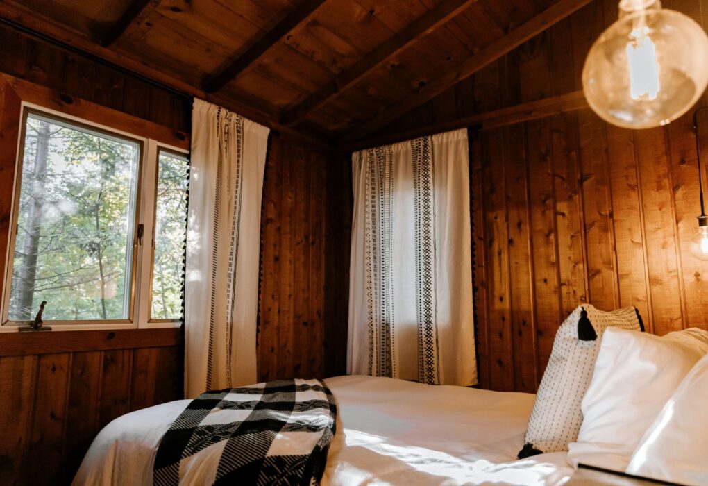 How to Keep Curtains Closed in the Middle