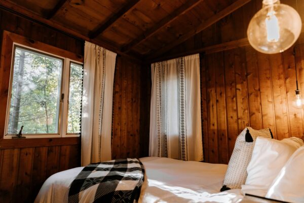 How to Keep Curtains Closed in the Middle